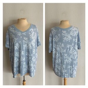 ❤️$10 Torrid floral tee